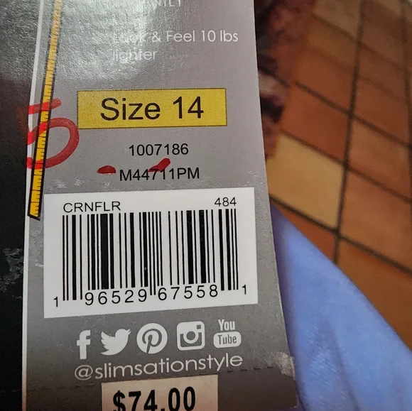 Slimsation by Multiples Crop Pull-on pant w/zigzag hem vents Size 14 MSRP $74 - Picture 4 of 5